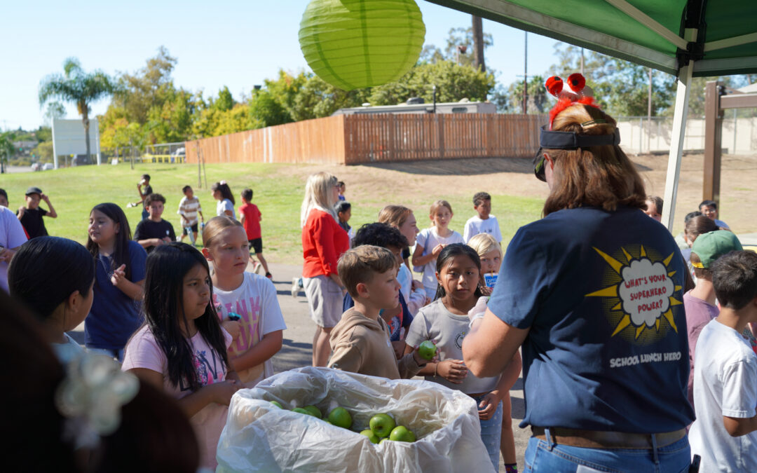 Fallbrook Students Celebrate California Crunch with Fresh, Locally Grown Apples